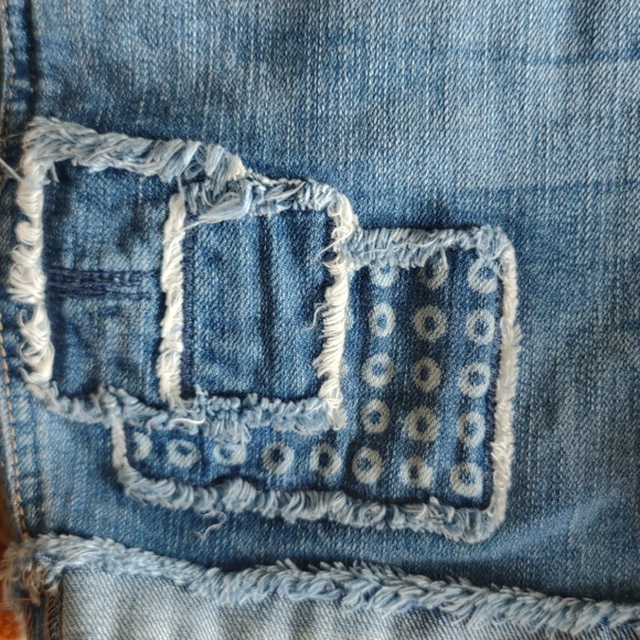 COPY - Time and Tru Ladie's Denim Shorts - Picture 5 of 7